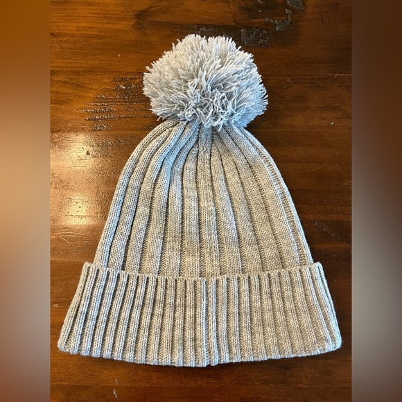 Michael Kors Grey Winter Hat with pompom - Picture 3 of 6